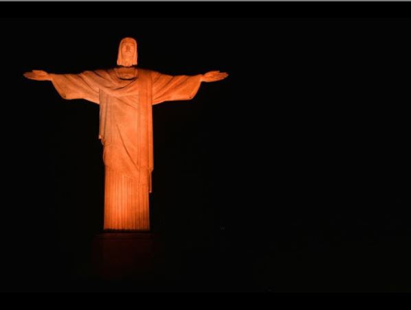 CRISTO REDENTOR, SERÁ ILUMINADO DE LARANJA, EM HOMENAGEM AOS GARIS.