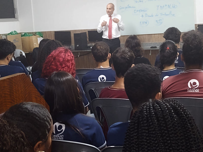 Palestra alerta jovens aprendizes de Minas Gerais para a importância do trabalho seguro