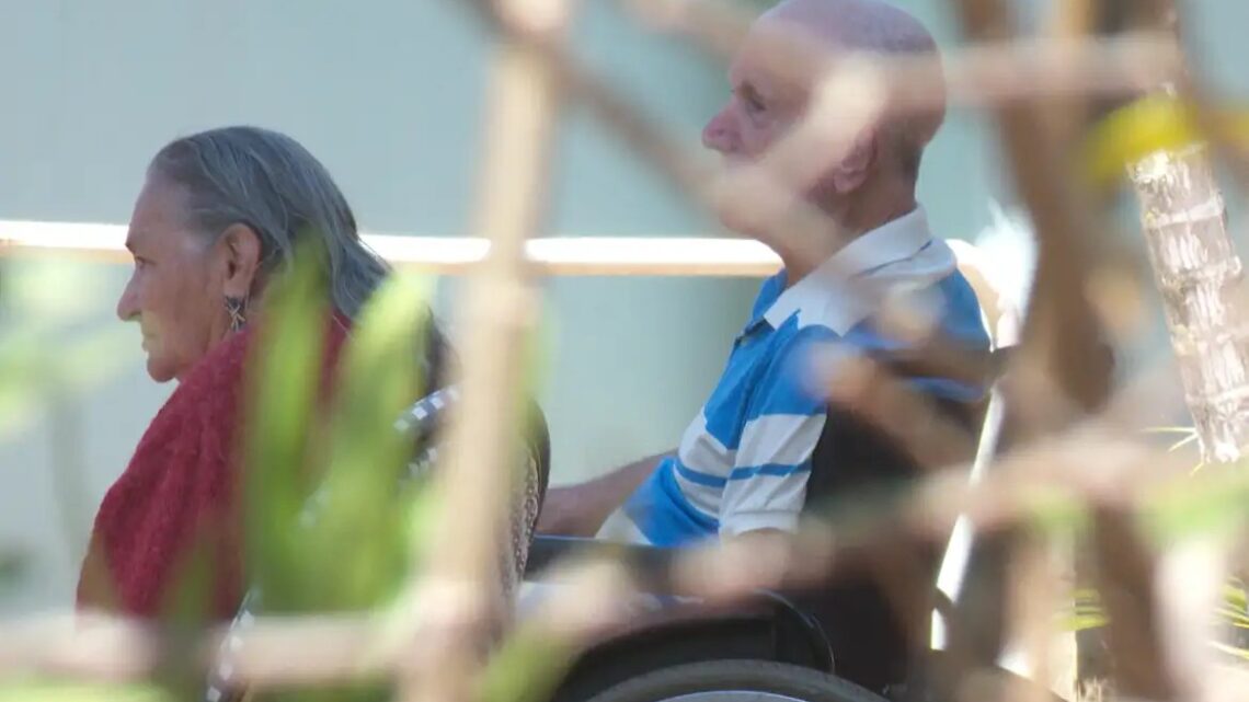 Cuidador de idosos não receberá adicional de insalubridade