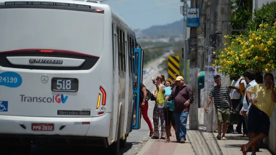 Motorista de ônibus não receberá adicional por cobrar passagens